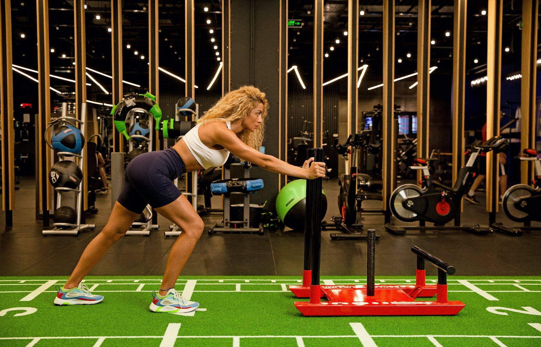 woman training in Oktopus fitness club