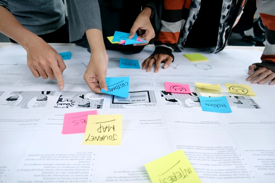 people stick on coloured sticky notes