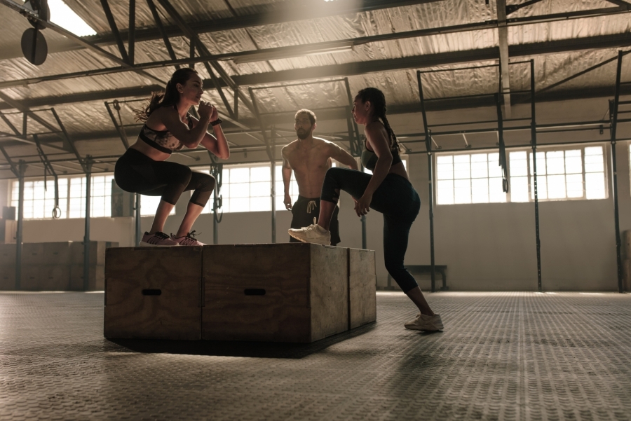 people working out at the dar gym