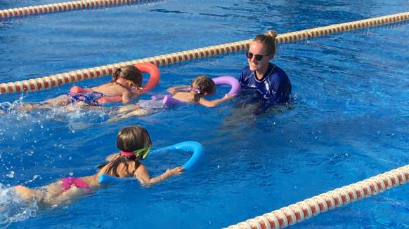 Perfect Gym Swim School lesson plan swim students having fun