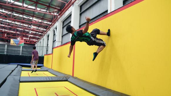 Perfect Gym Trampoline park design trapeze and Airbag at trampoline park